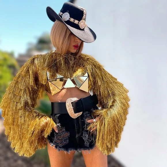 Gold fringe western jacket, Coachella stagecoach outfit, Beyoncé cowboy carter - Picture 4 of 10